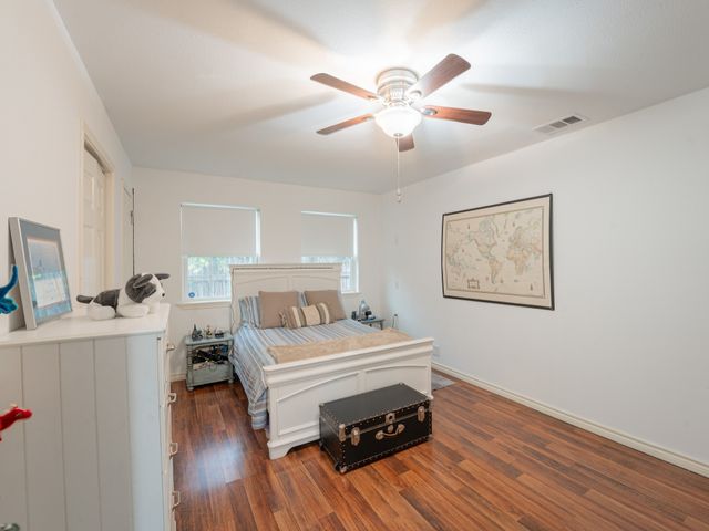 5104 Maple Springs Boulevard, Dallas, TX 75235