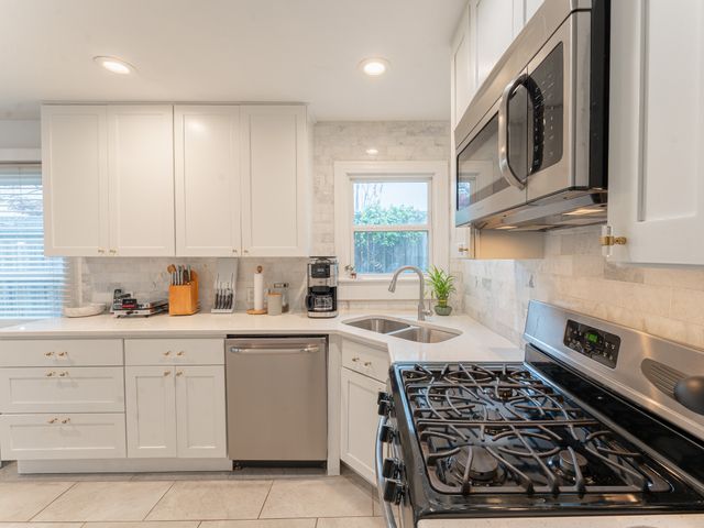 5104 Maple Springs Boulevard, Dallas, TX 75235