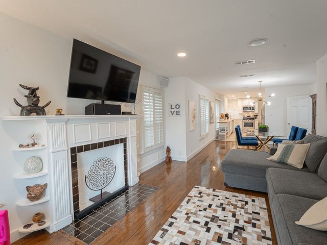 5104 Maple Springs Boulevard, Dallas, TX 75235