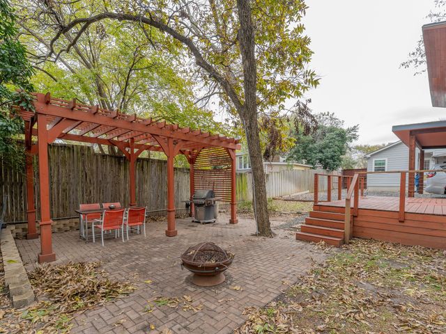 5104 Maple Springs Boulevard, Dallas, TX 75235