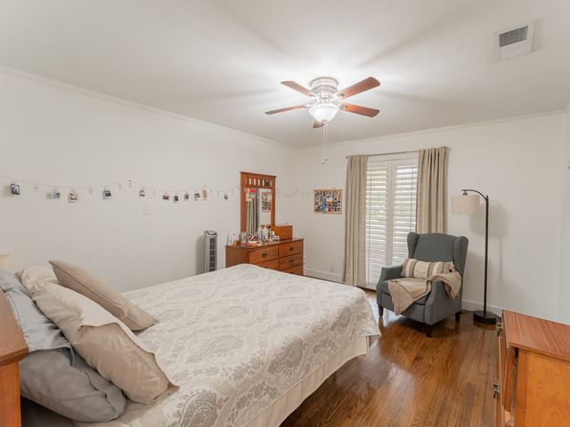 5104 Maple Springs Boulevard, Dallas, TX 75235