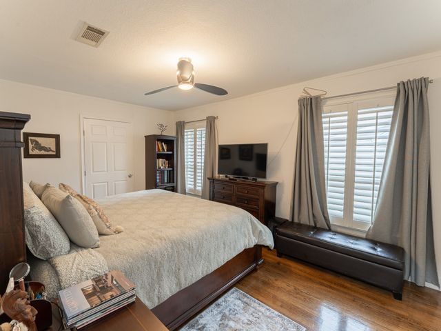 5104 Maple Springs Boulevard, Dallas, TX 75235