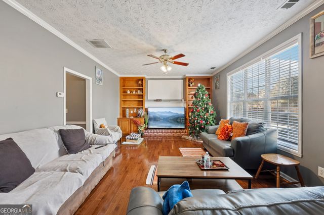 2655 Lake Commons Court, Snellville, GA 30078