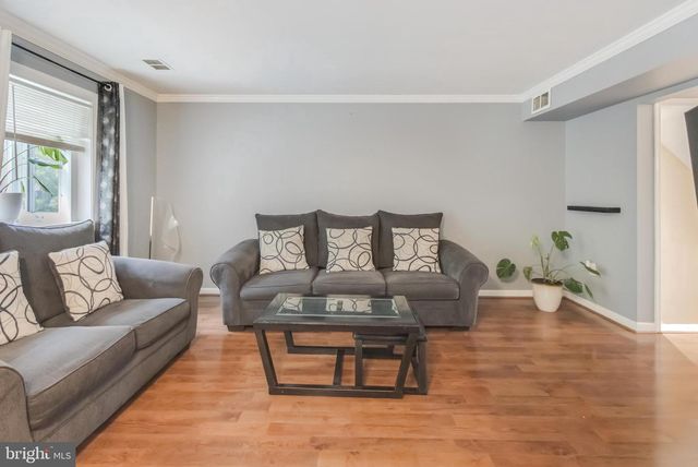 2089 MAYFLOWER DR, Woodbridge, VA 22192