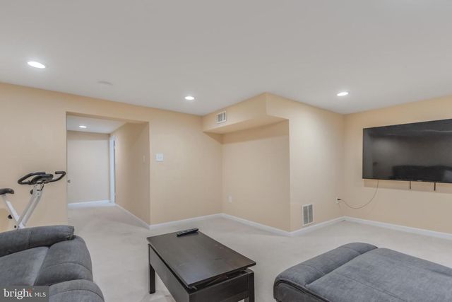 2089 MAYFLOWER DR, Woodbridge, VA 22192