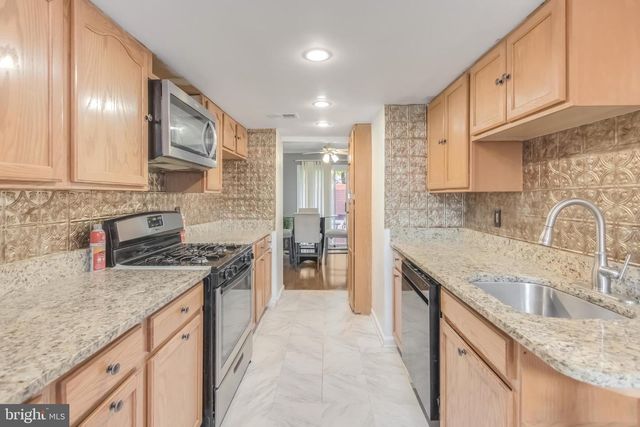 2089 MAYFLOWER DR, Woodbridge, VA 22192