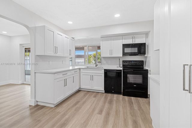 2131 SW 98th Place, Miami, FL 33165