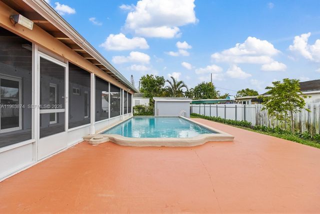 2131 SW 98th Place, Miami, FL 33165