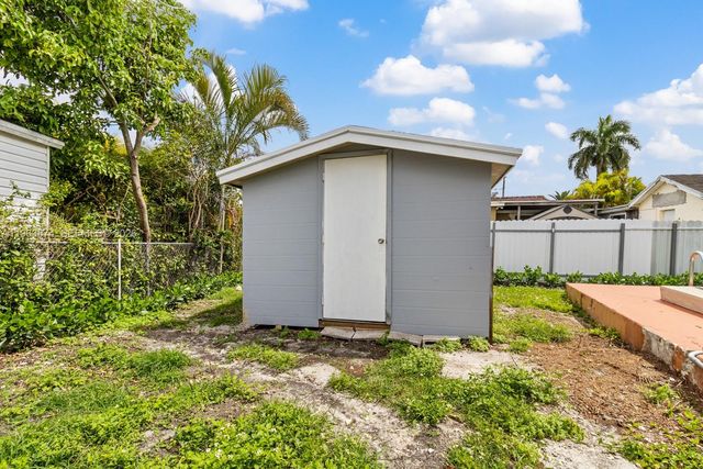 2131 SW 98th Place, Miami, FL 33165