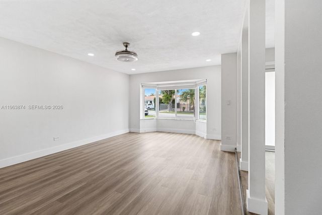 2131 SW 98th Place, Miami, FL 33165