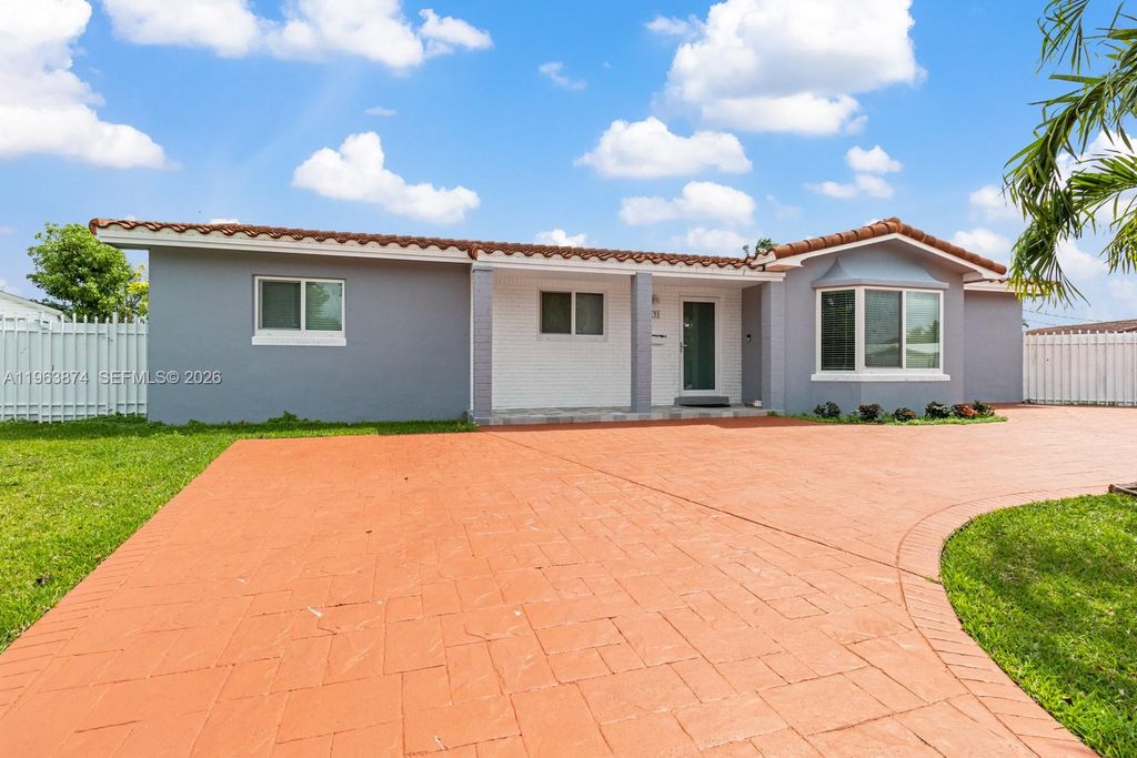 2131 SW 98th Place, Miami, FL 33165