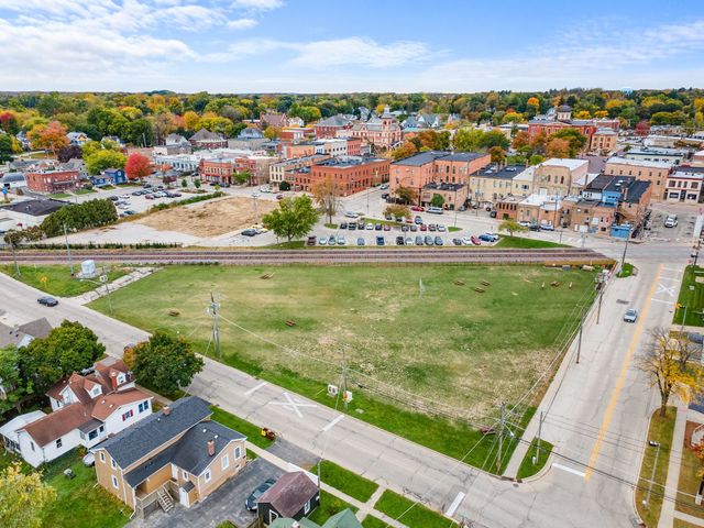 200 E Judd Street, Woodstock, IL 60098