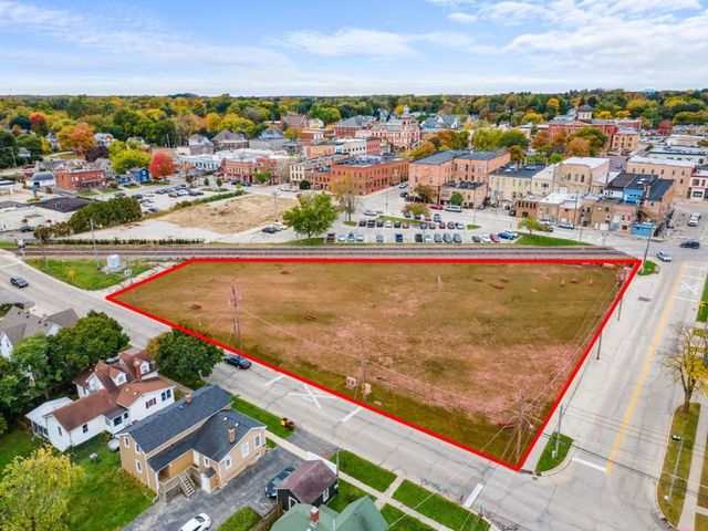 200 E Judd Street, Woodstock, IL 60098