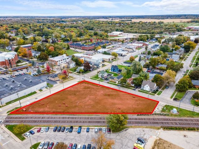 200 E Judd Street, Woodstock, IL 60098