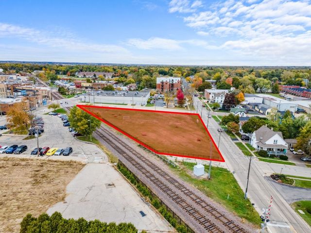 200 E Judd Street, Woodstock, IL 60098