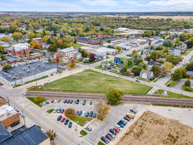 200 E Judd Street, Woodstock, IL 60098