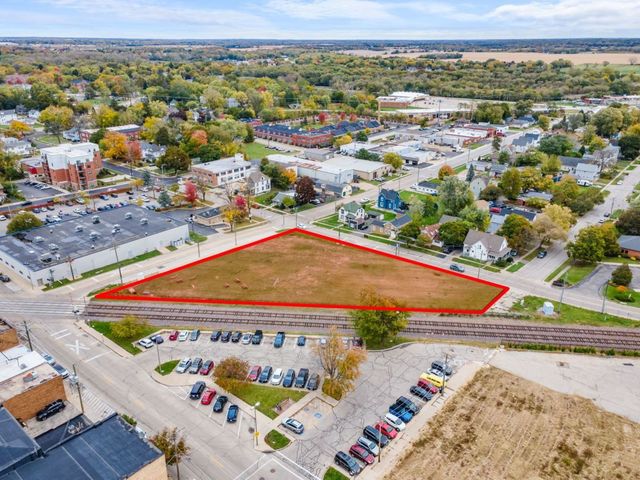 200 E Judd Street, Woodstock, IL 60098