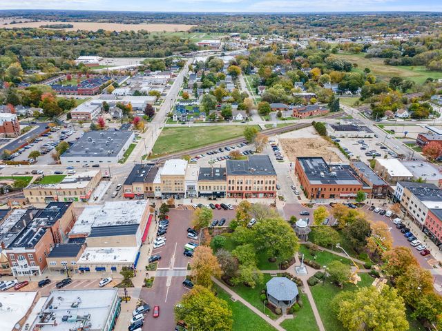 200 E Judd Street, Woodstock, IL 60098