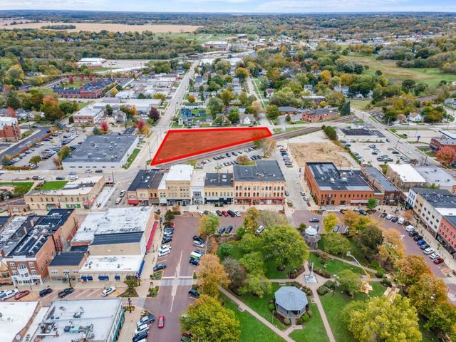 200 E Judd Street, Woodstock, IL 60098