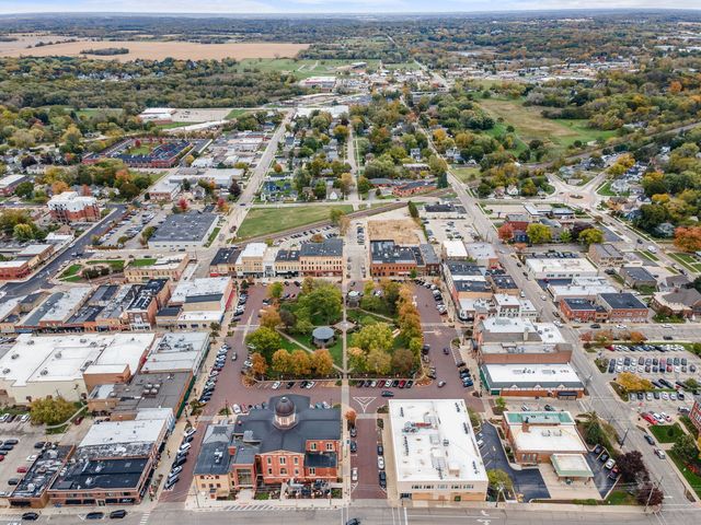 200 E Judd Street, Woodstock, IL 60098