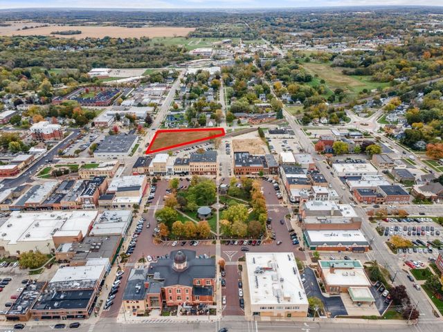 200 E Judd Street, Woodstock, IL 60098