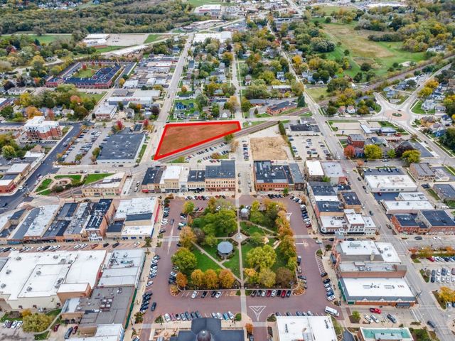 200 E Judd Street, Woodstock, IL 60098