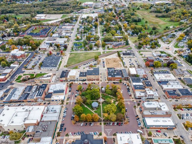 200 E Judd Street, Woodstock, IL 60098