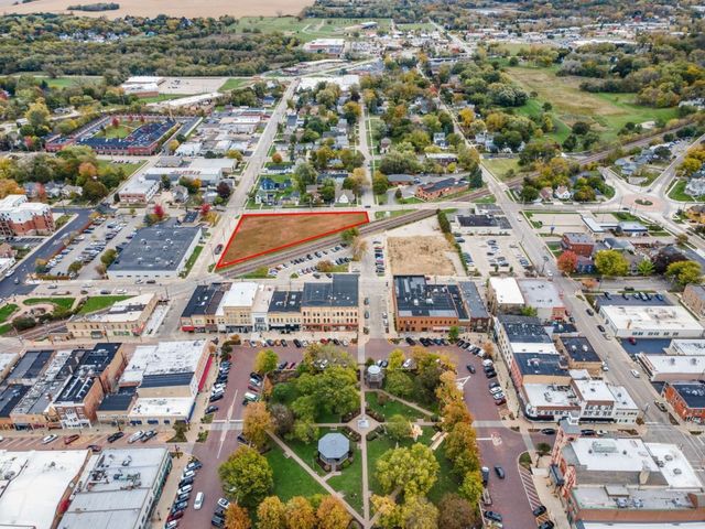 200 E Judd Street, Woodstock, IL 60098