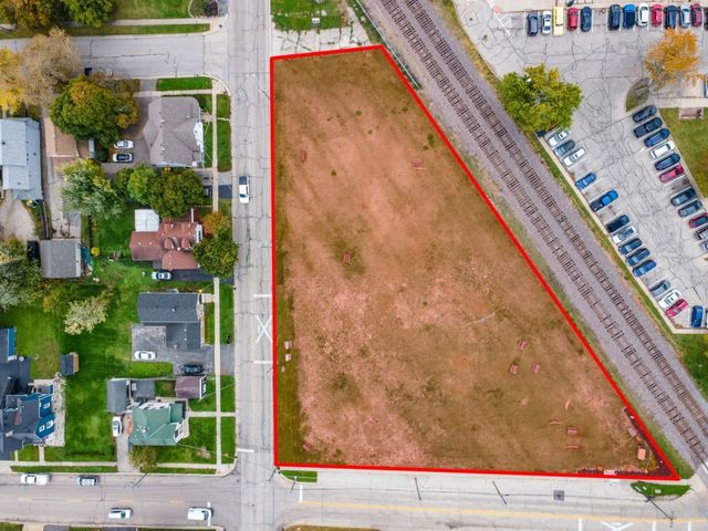 200 E Judd Street, Woodstock, IL 60098