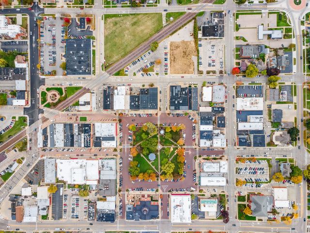 200 E Judd Street, Woodstock, IL 60098