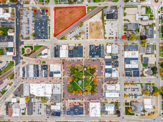 200 E Judd Street, Woodstock, IL 60098