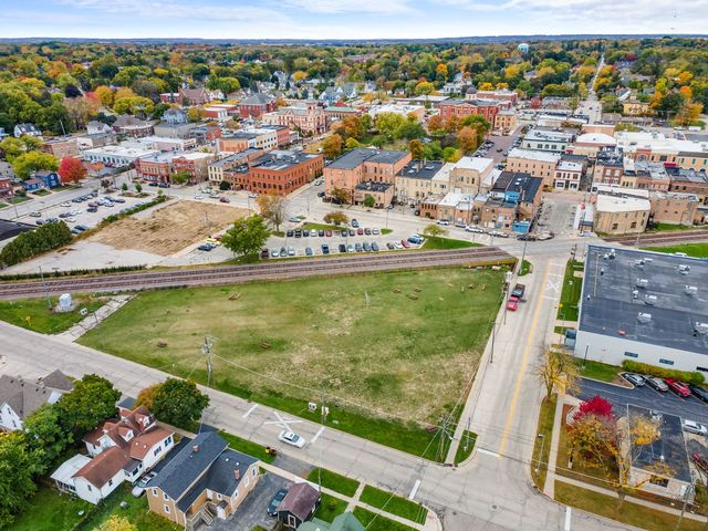 200 E Judd Street, Woodstock, IL 60098