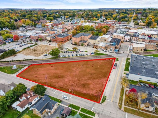 200 E Judd Street, Woodstock, IL 60098