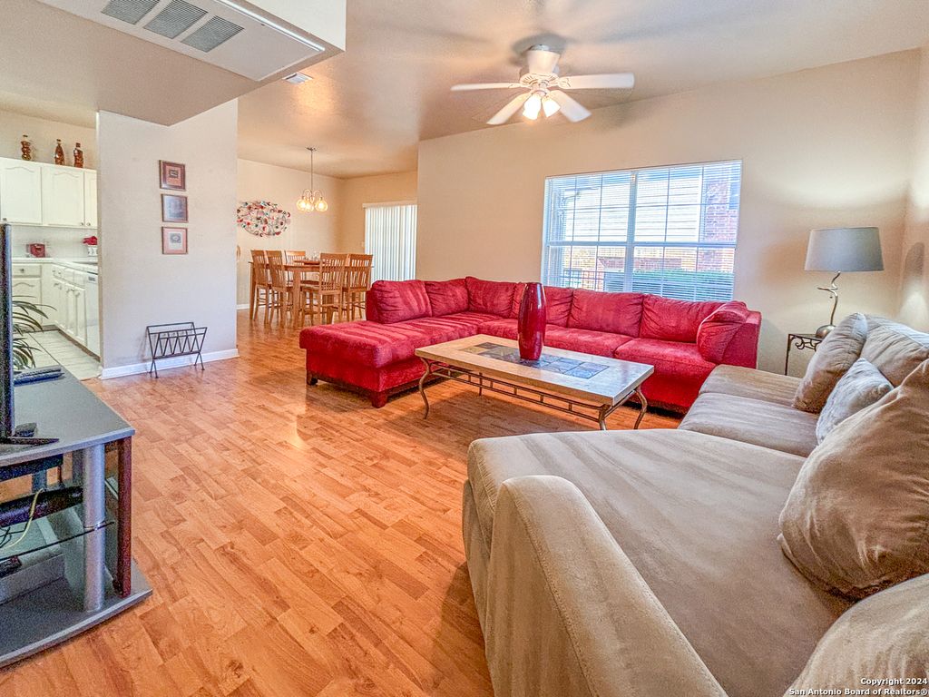 52 Chapel Hill Circle, San Antonio, TX 78240