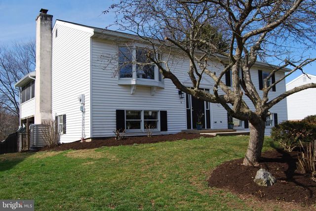 2292 BOB WHITE LN, Lancaster, PA 17601