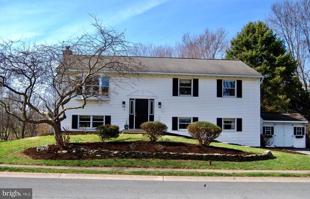 2292 BOB WHITE LN, Lancaster, PA 17601