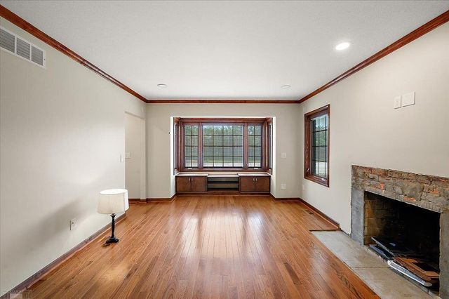 1292 Vernier Road, Grosse Pointe Woods, MI 48236