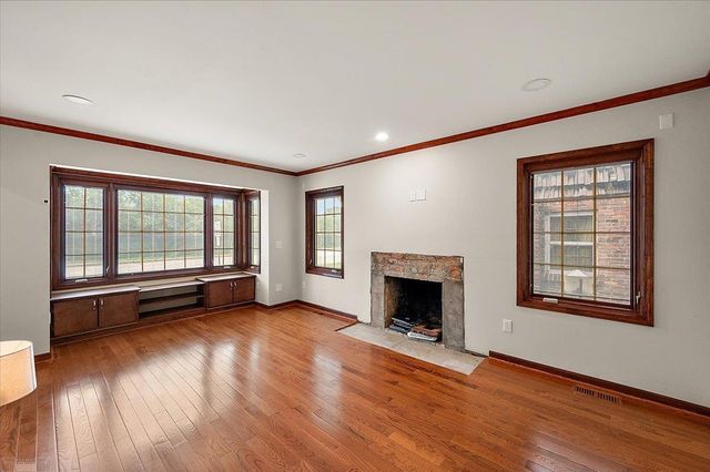1292 Vernier Road, Grosse Pointe Woods, MI 48236