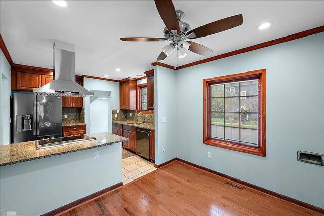 1292 Vernier Road, Grosse Pointe Woods, MI 48236