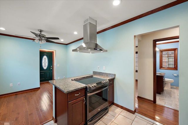 1292 Vernier Road, Grosse Pointe Woods, MI 48236