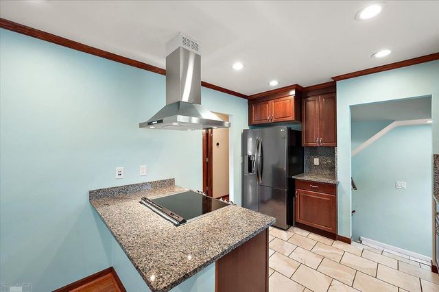 1292 Vernier Road, Grosse Pointe Woods, MI 48236