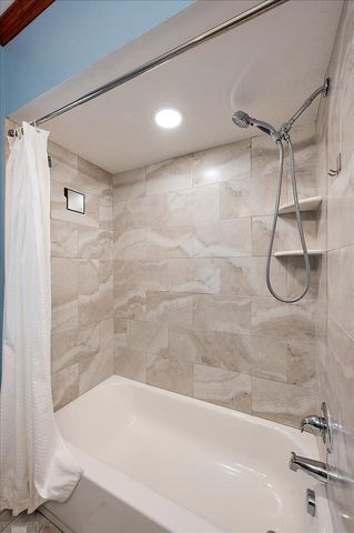 1292 Vernier Road, Grosse Pointe Woods, MI 48236
