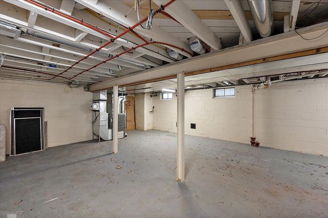 1292 Vernier Road, Grosse Pointe Woods, MI 48236
