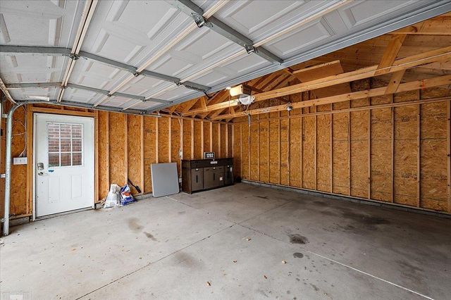 1292 Vernier Road, Grosse Pointe Woods, MI 48236