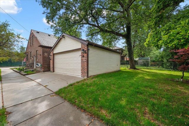 1292 Vernier Road, Grosse Pointe Woods, MI 48236