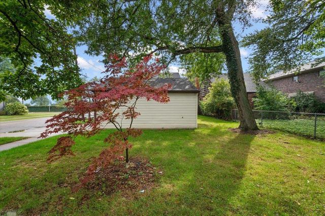 1292 Vernier Road, Grosse Pointe Woods, MI 48236
