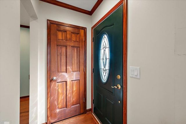 1292 Vernier Road, Grosse Pointe Woods, MI 48236