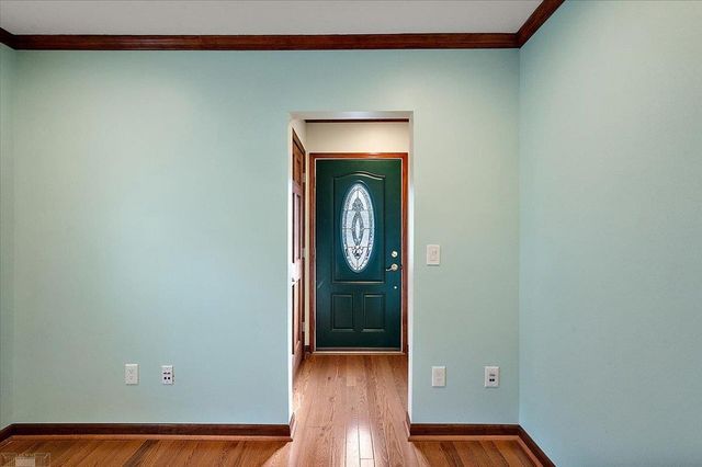 1292 Vernier Road, Grosse Pointe Woods, MI 48236