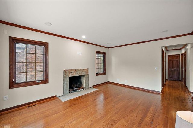 1292 Vernier Road, Grosse Pointe Woods, MI 48236