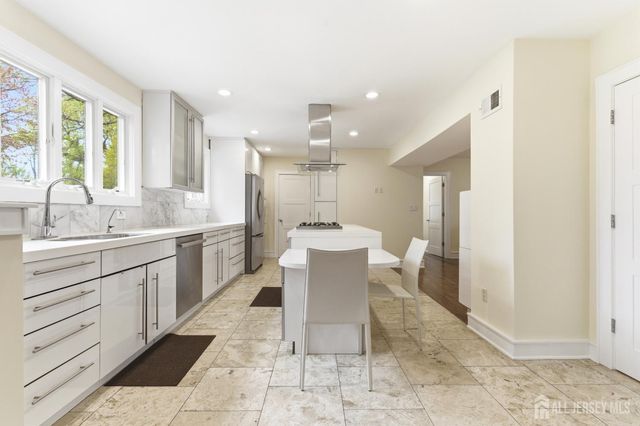 15 Southfield Road, Edison, NJ 08820